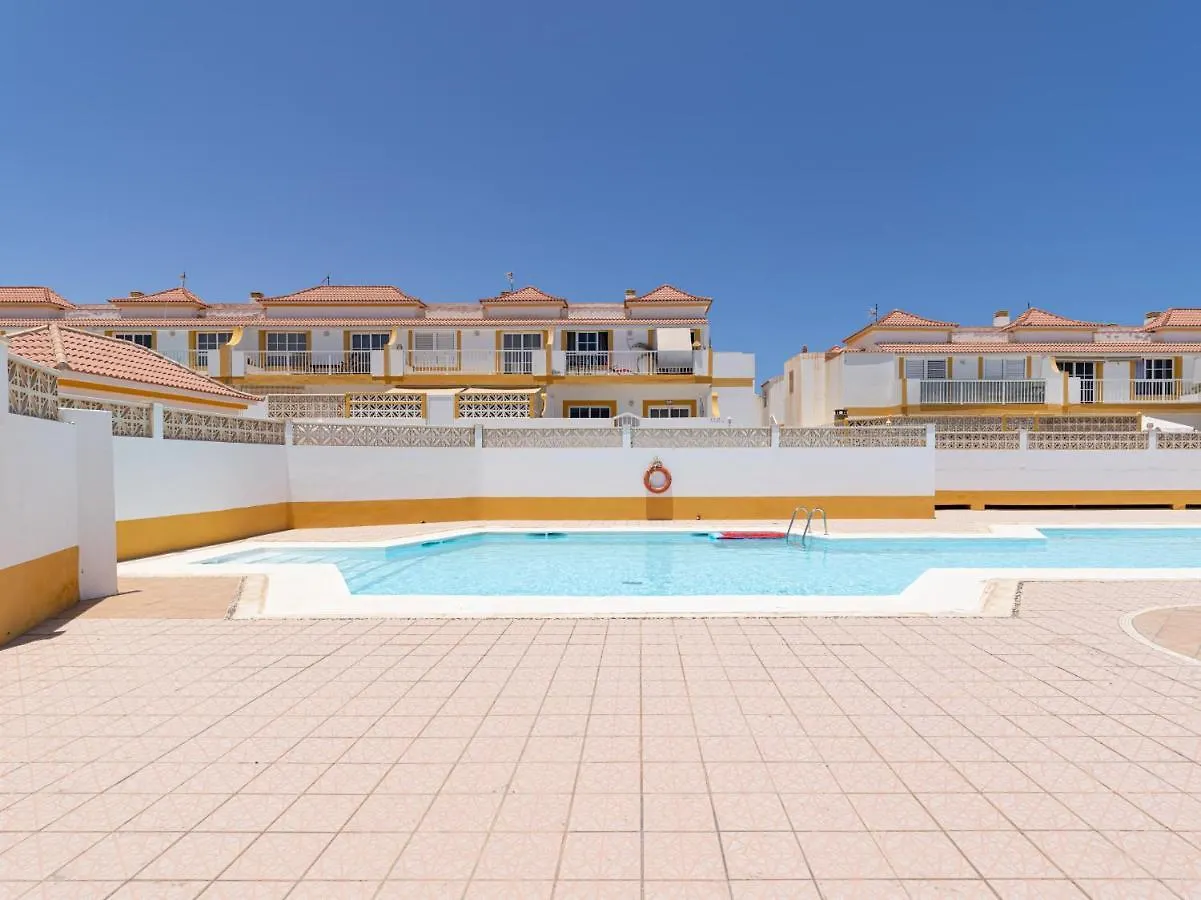 Contactos de Apartamento En El Castillo Con Piscina